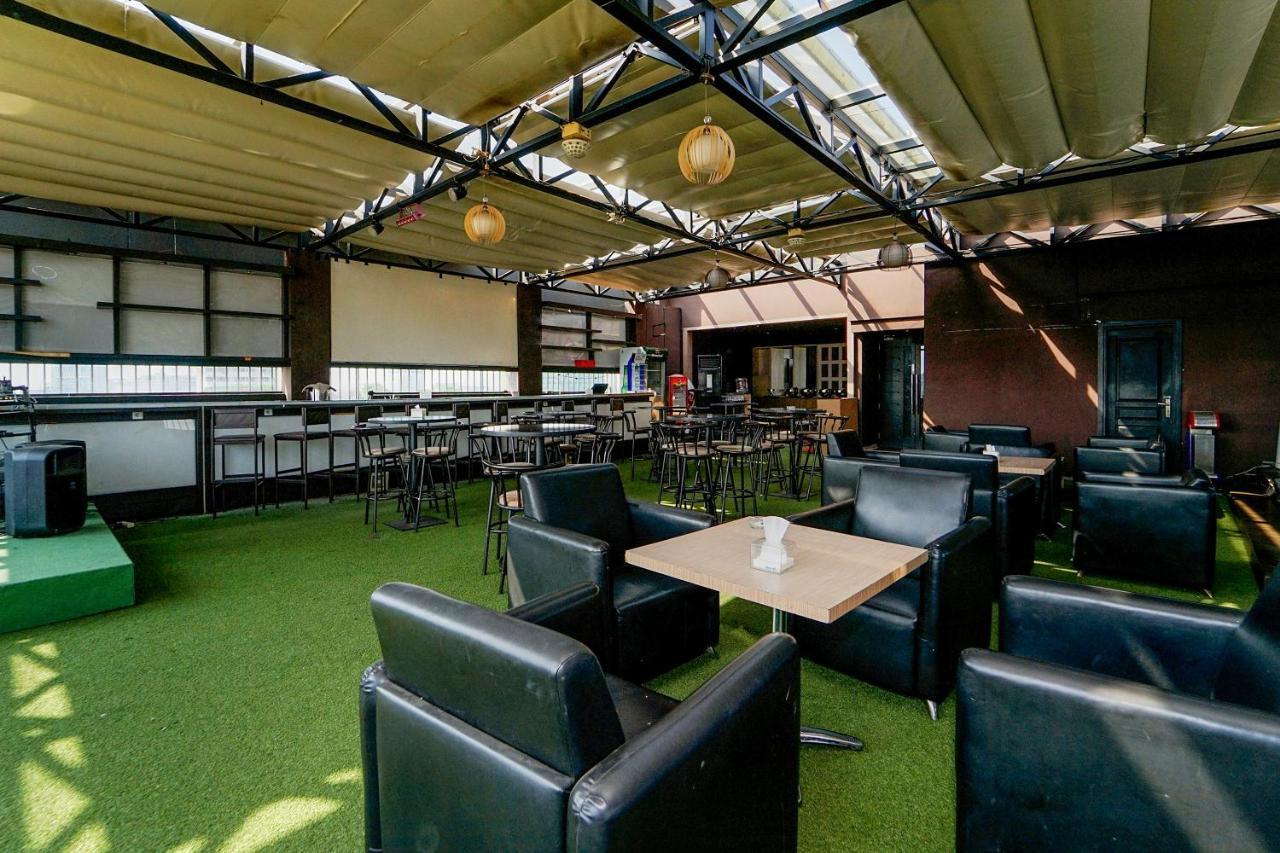 Maumu Hotel&Lounge Surabaya Exterior foto